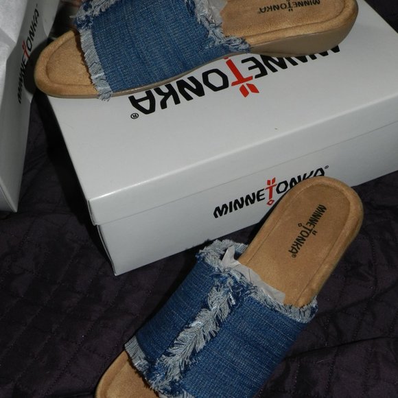 Minnetonka Wedge Sandal Frayed Blue Jean Comfort Slide in Sandal 🆕 Box📦⌚🏃🏻🚚 - Picture 4 of 11